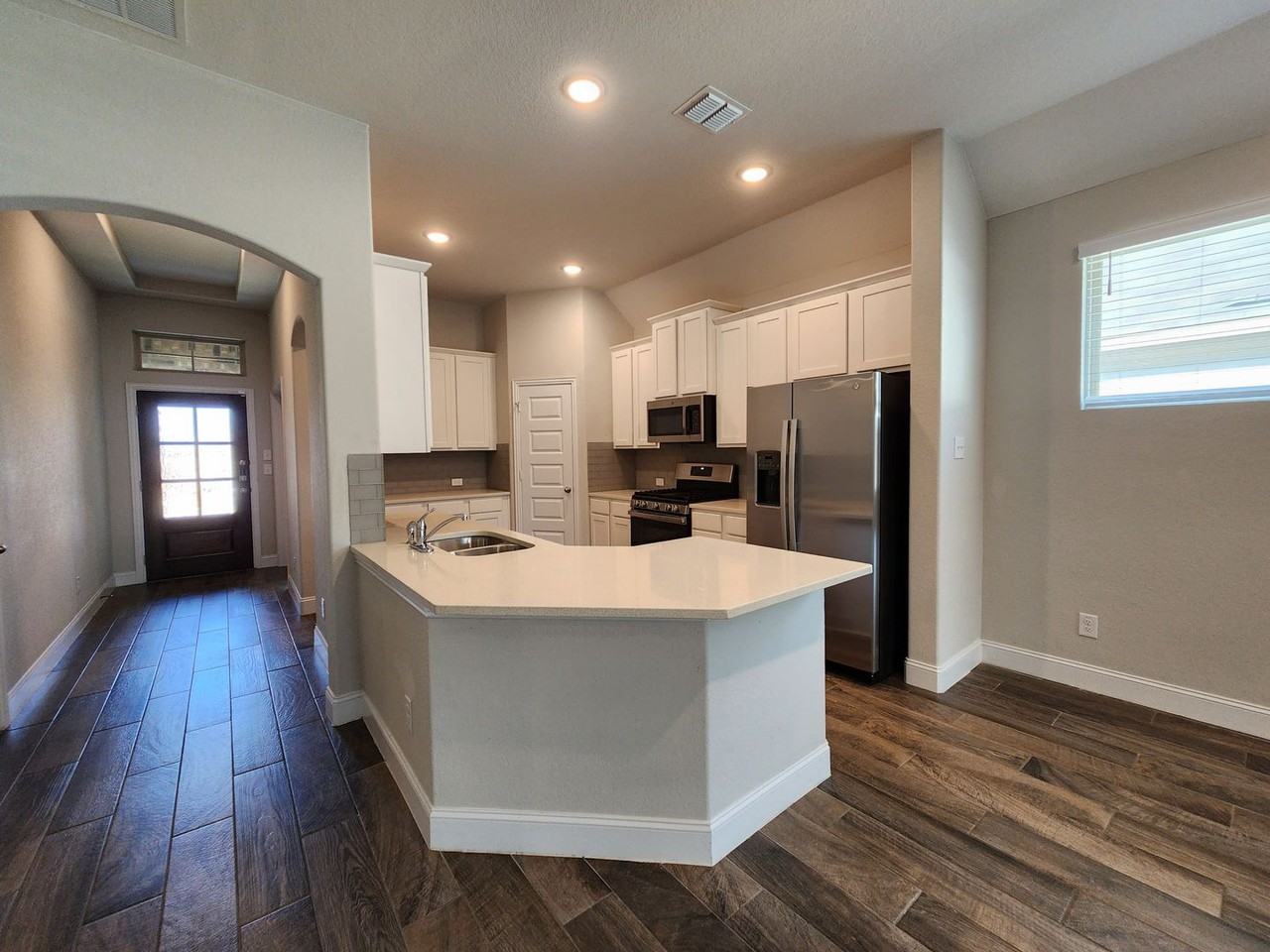 1324 Spring Row St - Photo 4 of 28