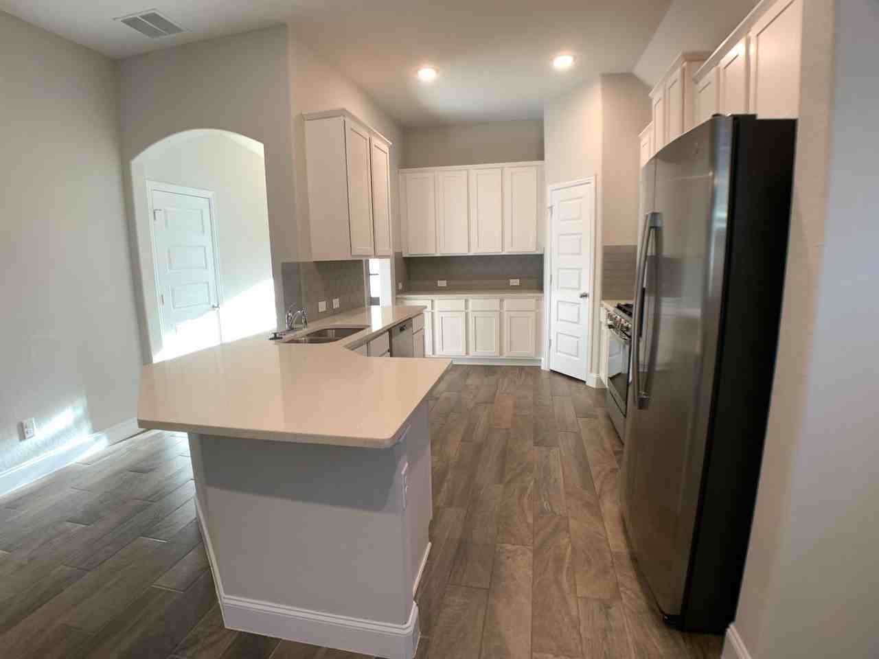 1324 Spring Row St - Photo 5 of 28