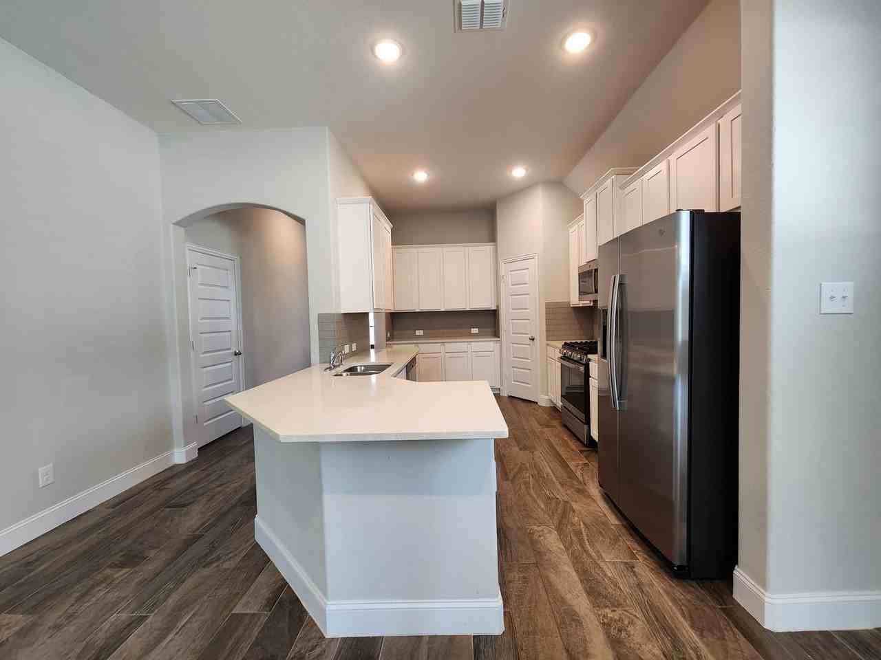 1324 Spring Row St - Photo 6 of 28