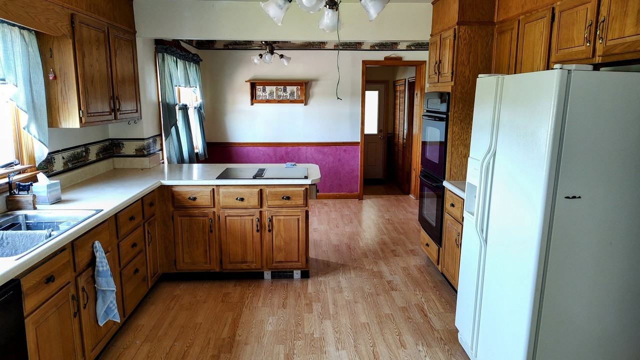 1121 Rigdon Rd - Photo 6 of 22