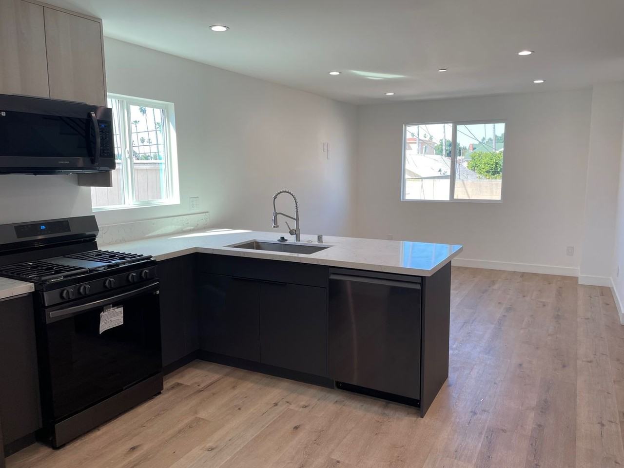 1529 Winona Boulevard - Photo 5 of 24