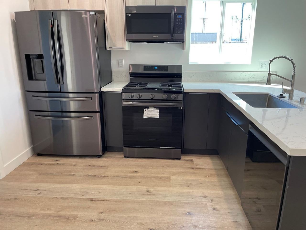 1529 Winona Boulevard - Photo 6 of 24