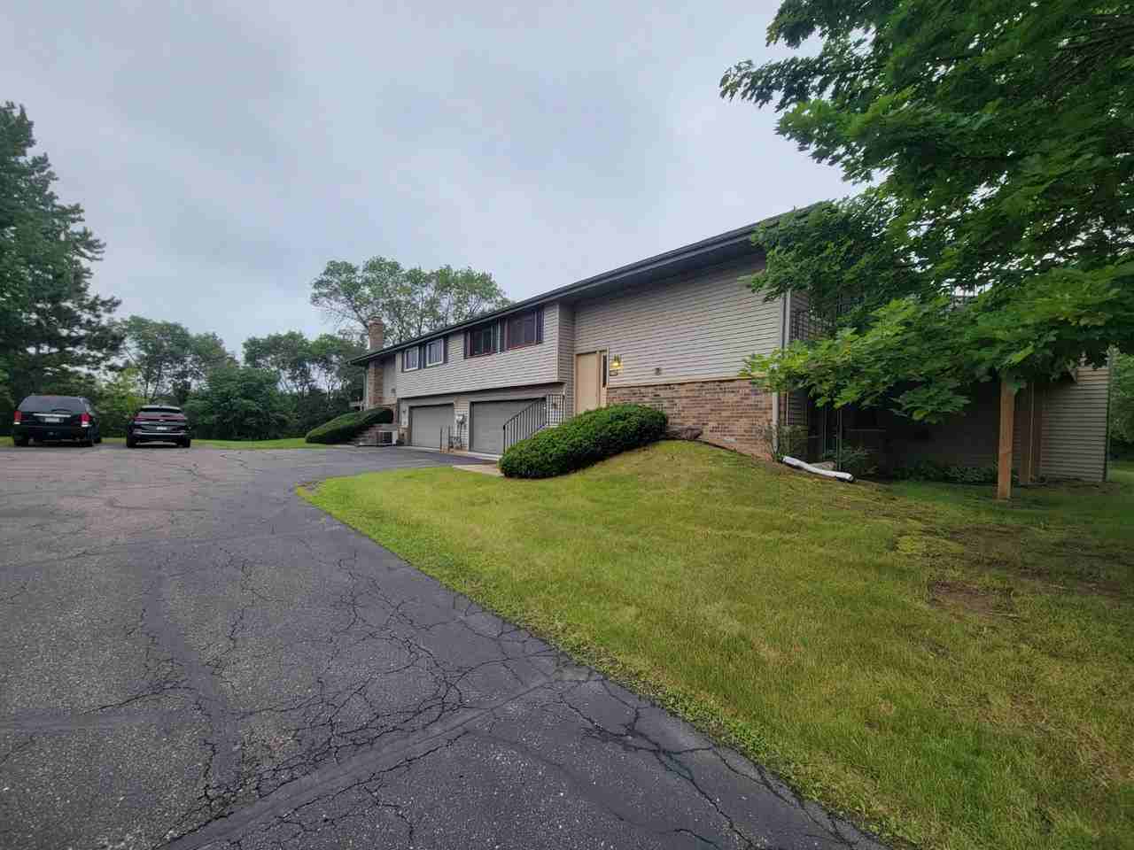 4162 Sylvia Ln S - Photo 3 of 26