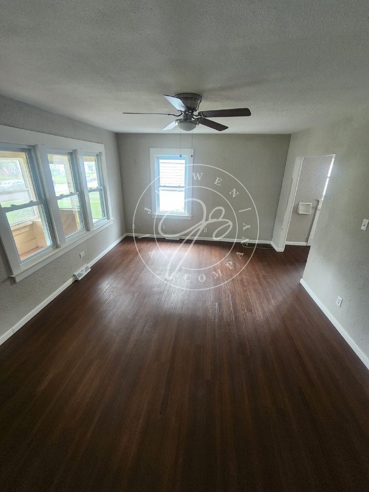 3916 Homewood Ave - Photo 3 of 19