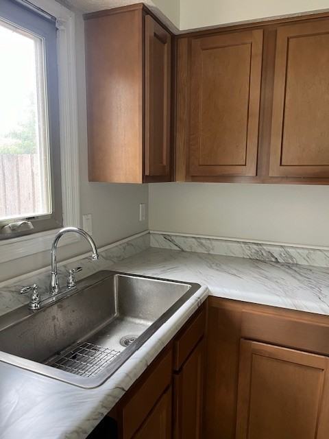 1607 Park Place Dr #NA - Photo 3 of 8