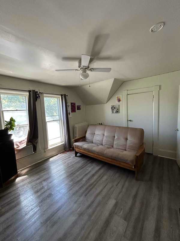 1423 11th St - Photo 5 of 18