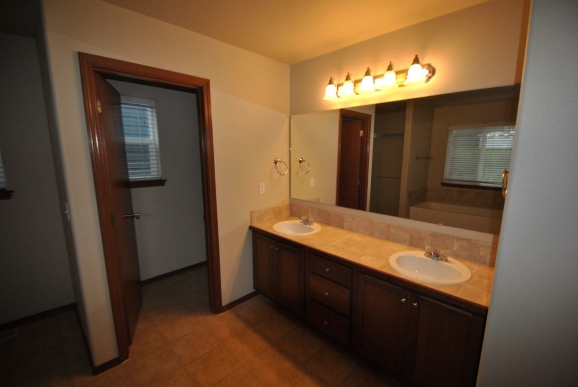 24213 184th Ave SE - Photo 3 of 27