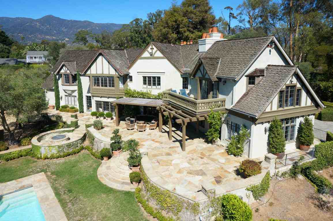 165 Middle Rd - Photo 2 of 21