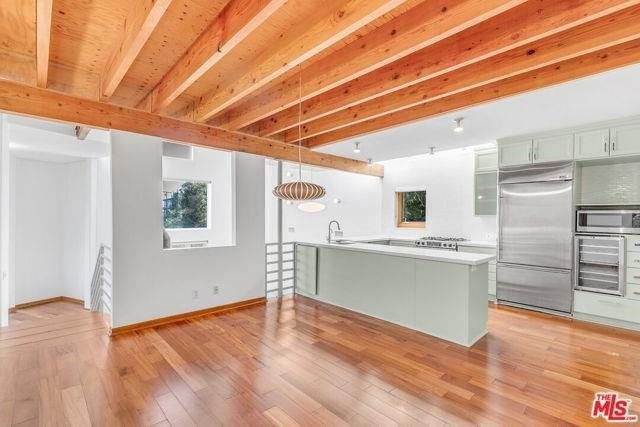 2734 Hollyridge Dr - Photo 2 of 8