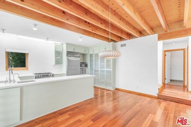 2734 Hollyridge Dr - Photo 3 of 8