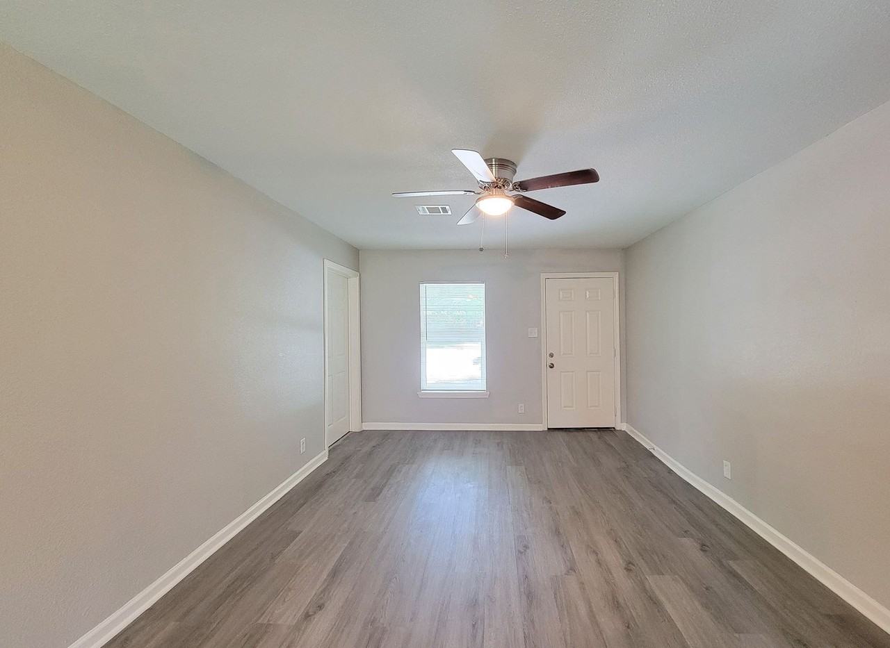 2810 Forest Oaks Blvd - Photo 3 of 33