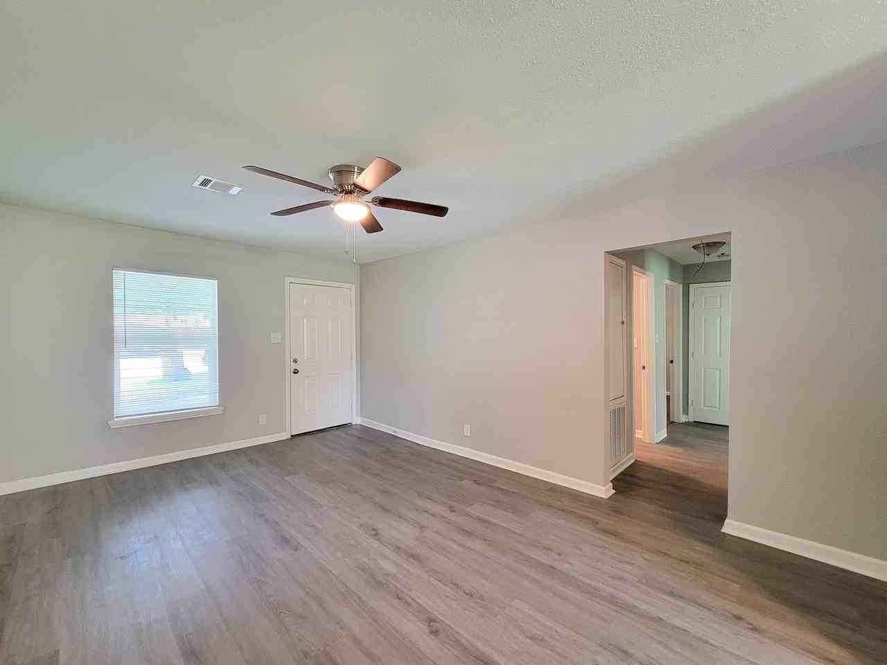 2810 Forest Oaks Blvd - Photo 6 of 33