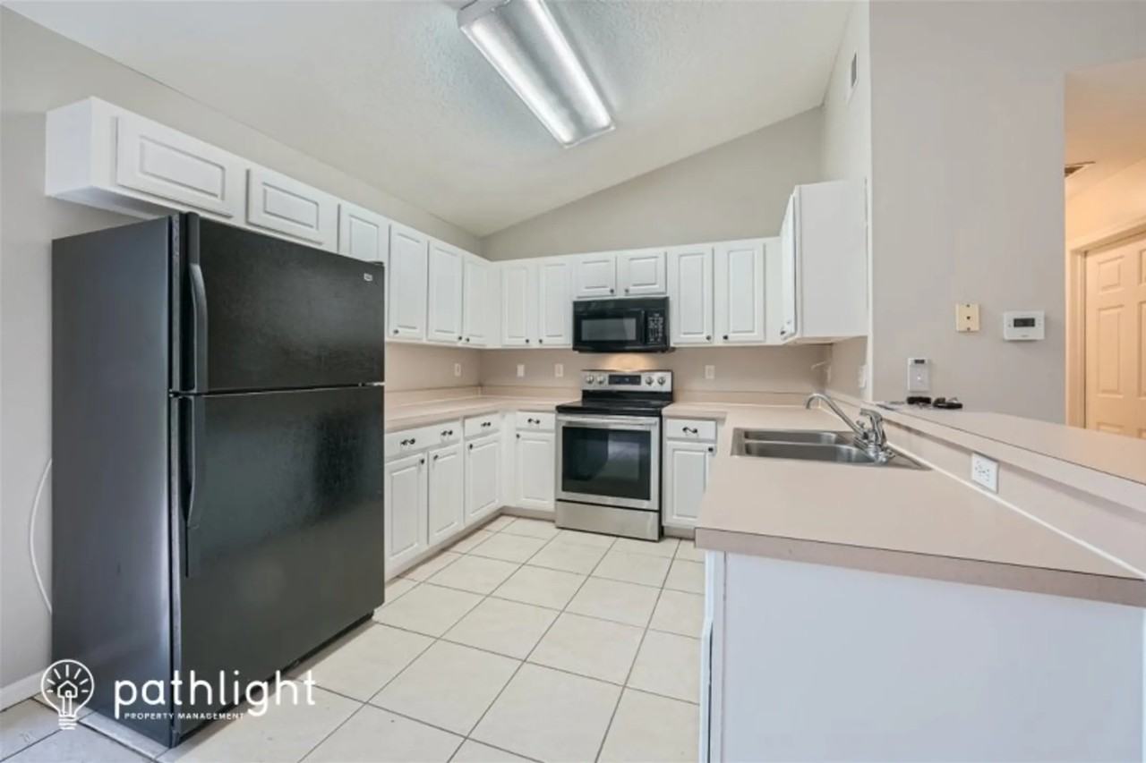 101 E Division St - Photo 3 of 19