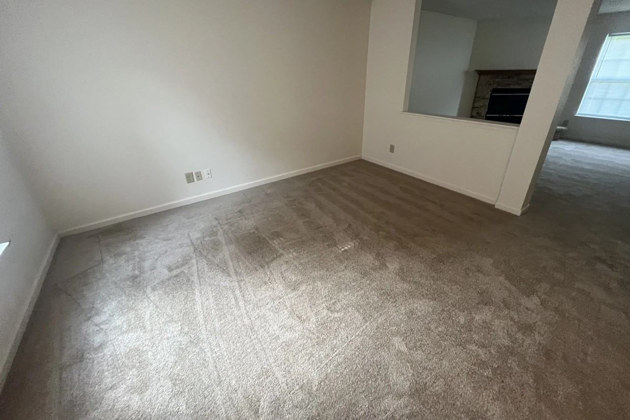 2274 Bridlewood Dr - Photo 3 of 8