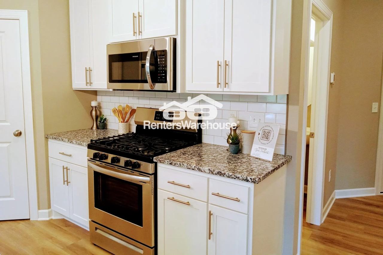 13837 Oakwood Dr - Photo 3 of 16