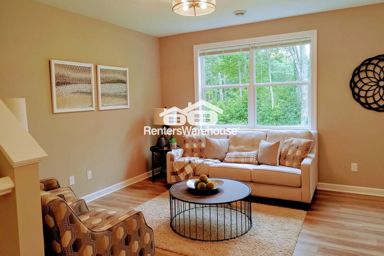 13837 Oakwood Dr - Photo 2 of 16