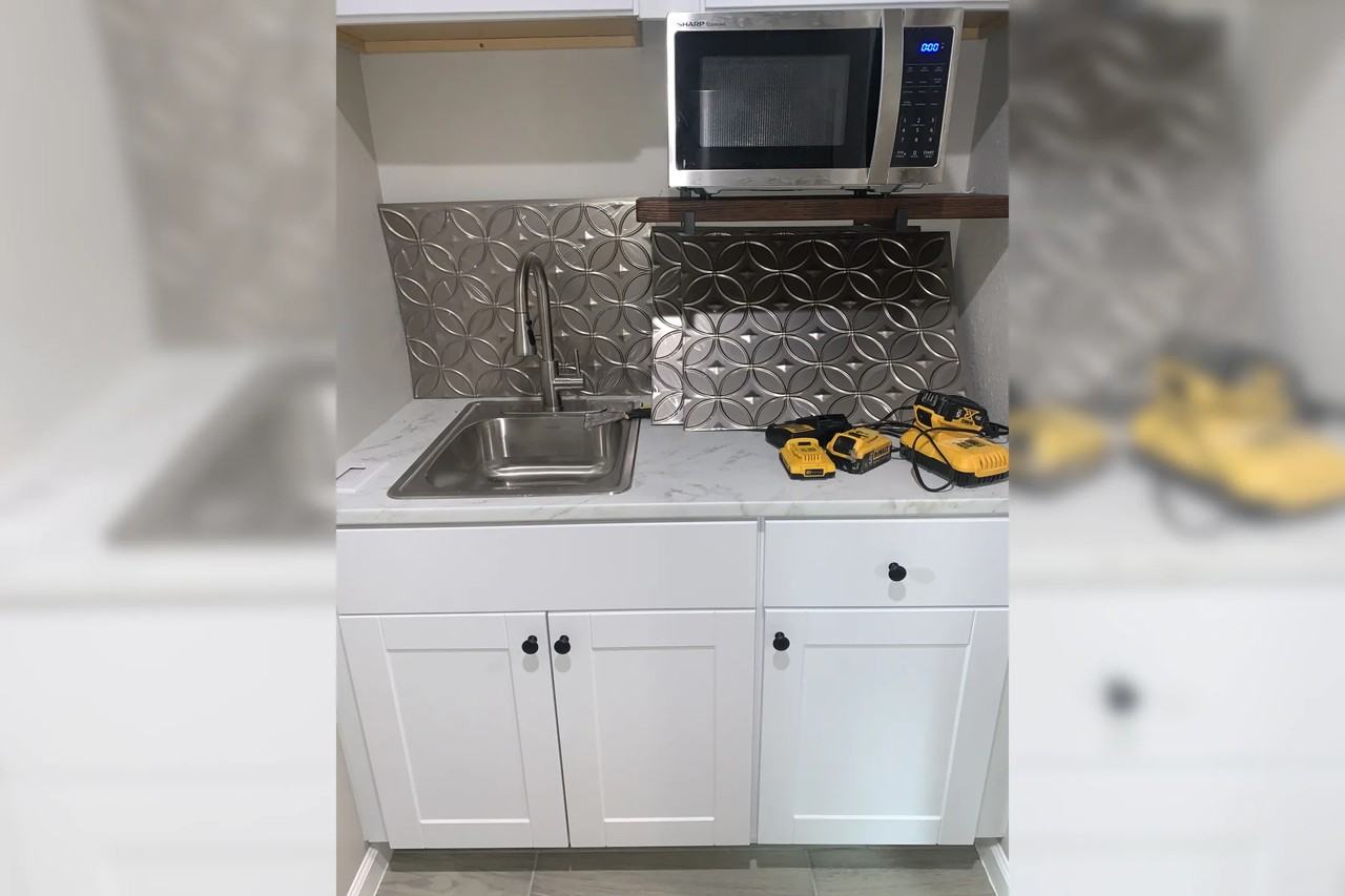 701 Charleston St - Photo 2 of 4