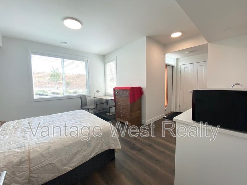 354 Academy Way - Photo 2 of 6