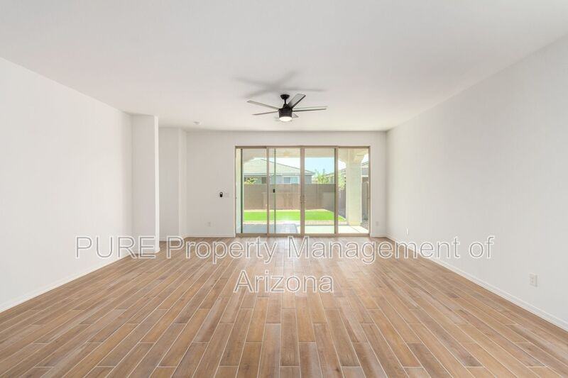22937 E Roundup Way - Photo 2 of 32