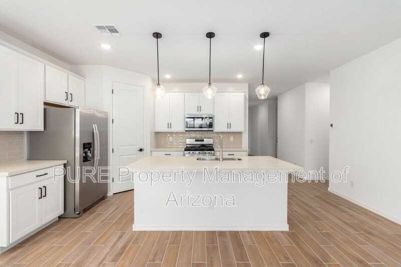 22937 E Roundup Way - Photo 6 of 32