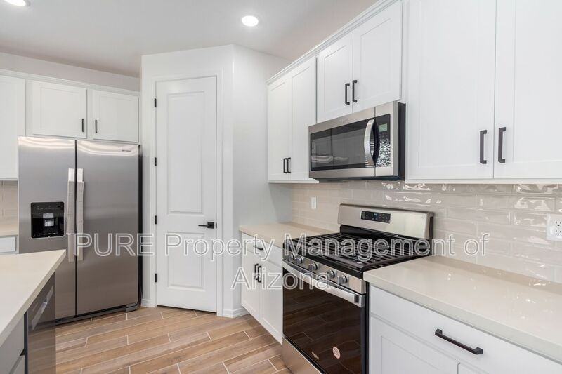 22937 E Roundup Way - Photo 7 of 32