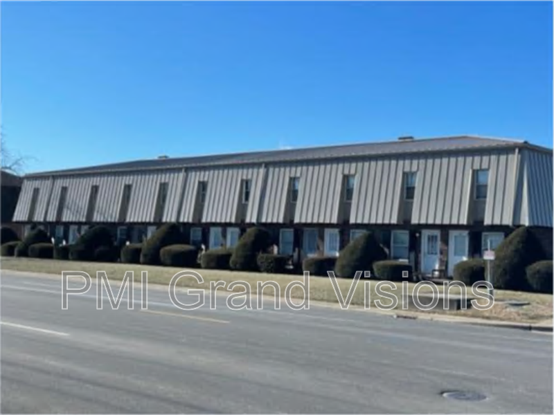 1636 University Dr - Photo 2 of 2