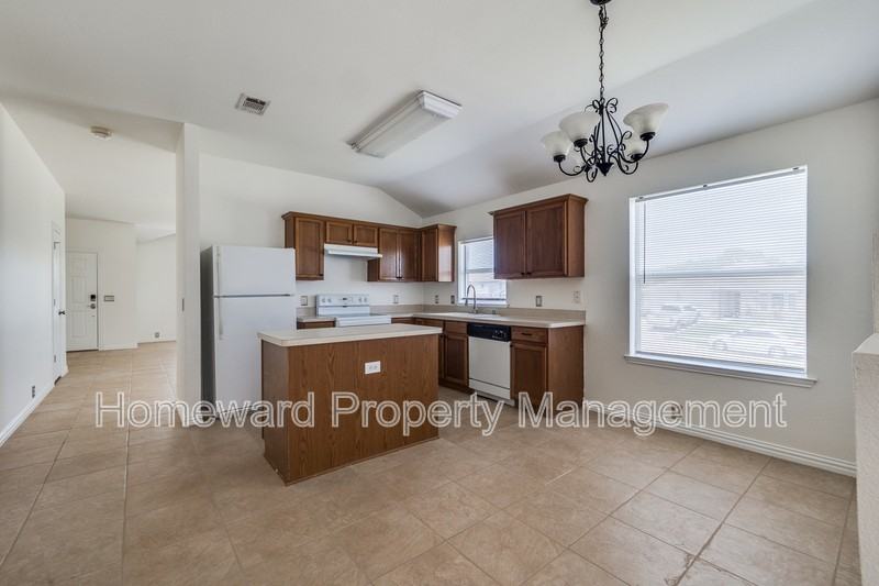 4701 Piedmonte Ct - Photo 4 of 13