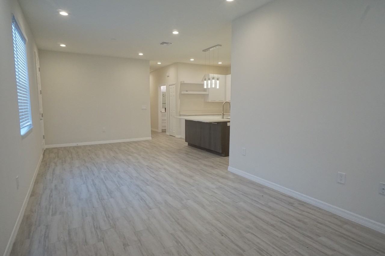 4102 N Thatcher Ave #B - Photo 3 of 14