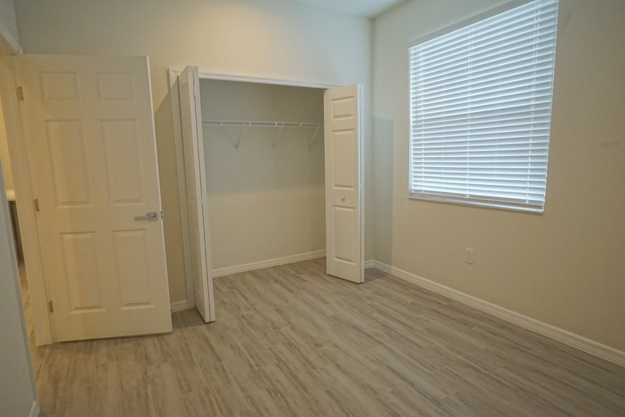 4102 N Thatcher Ave #B - Photo 6 of 14