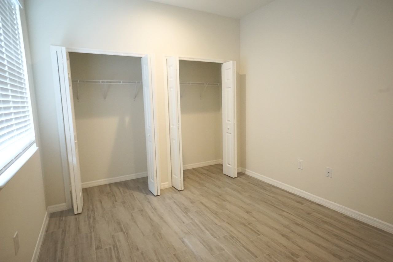 4102 N Thatcher Ave #B - Photo 7 of 14