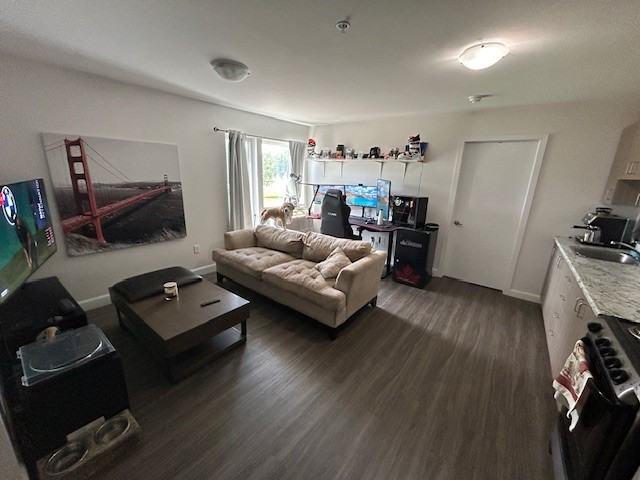 645 Brock Street #210