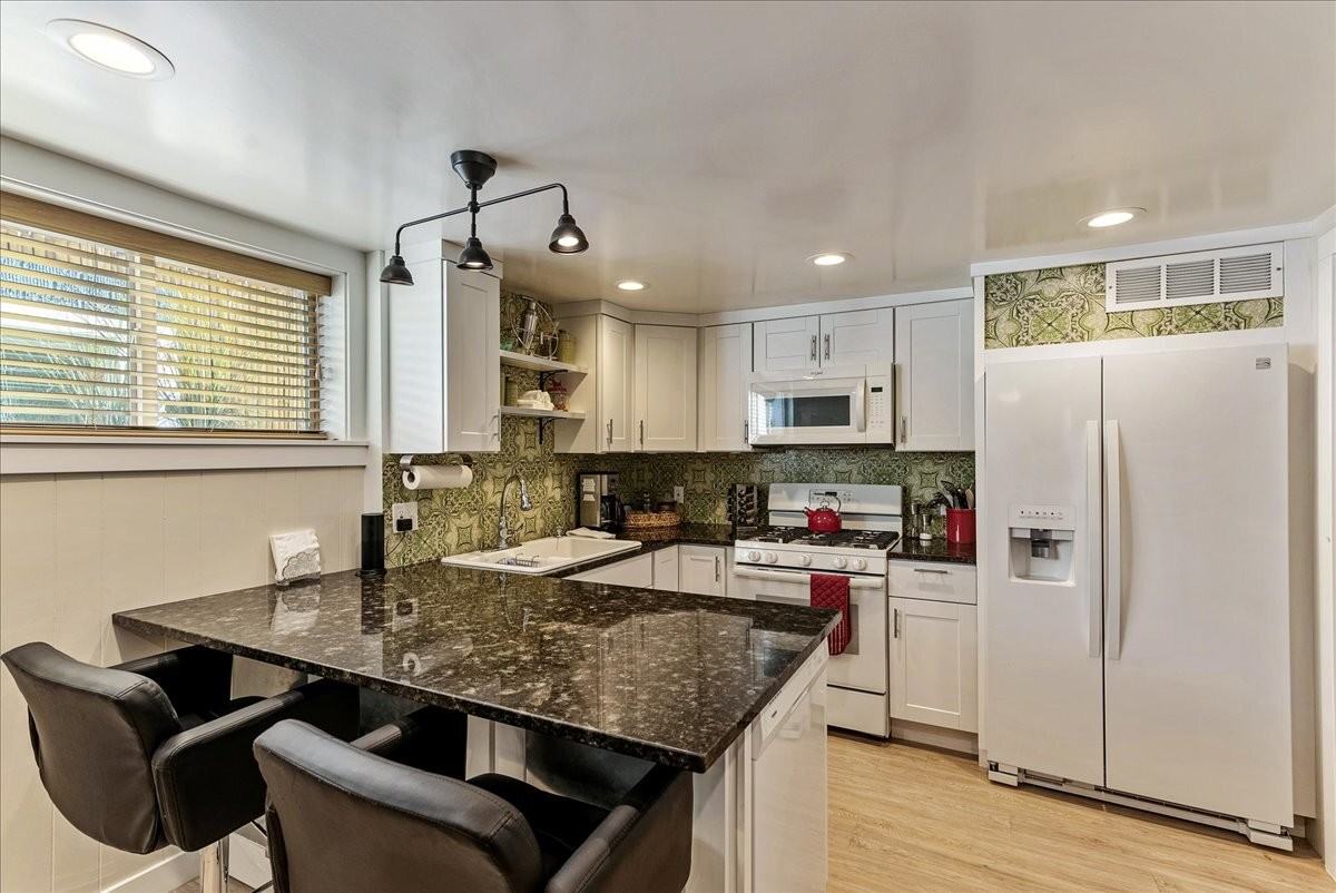 1538 Southeast #B - Photo 2 of 30