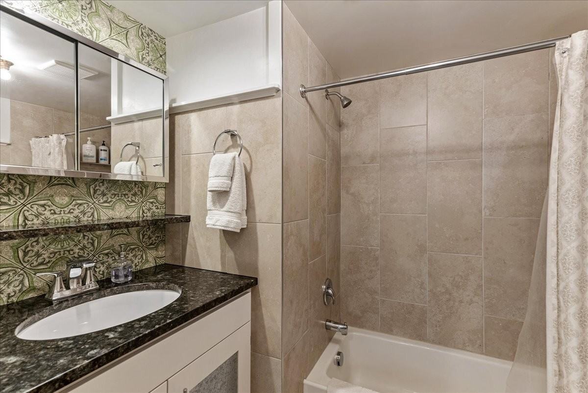 1538 Southeast #B - Photo 4 of 30