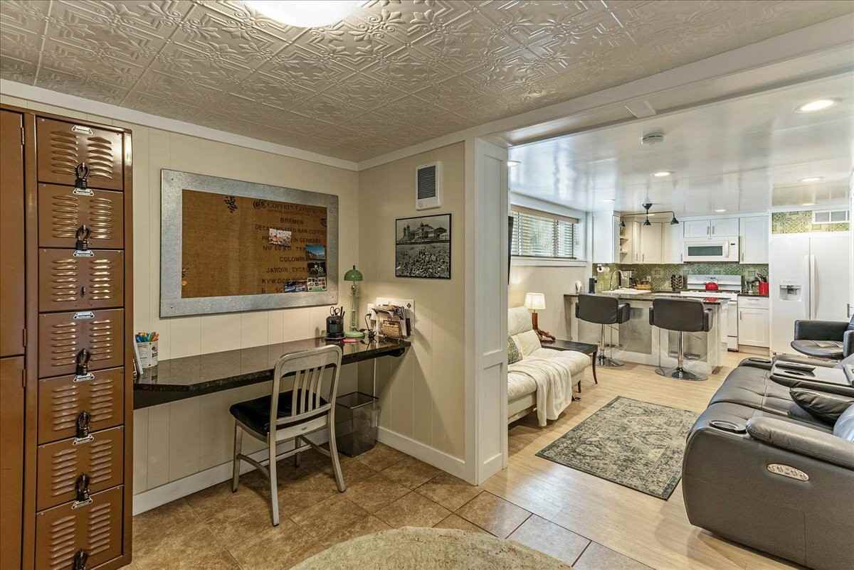 1538 Southeast #B - Photo 6 of 30
