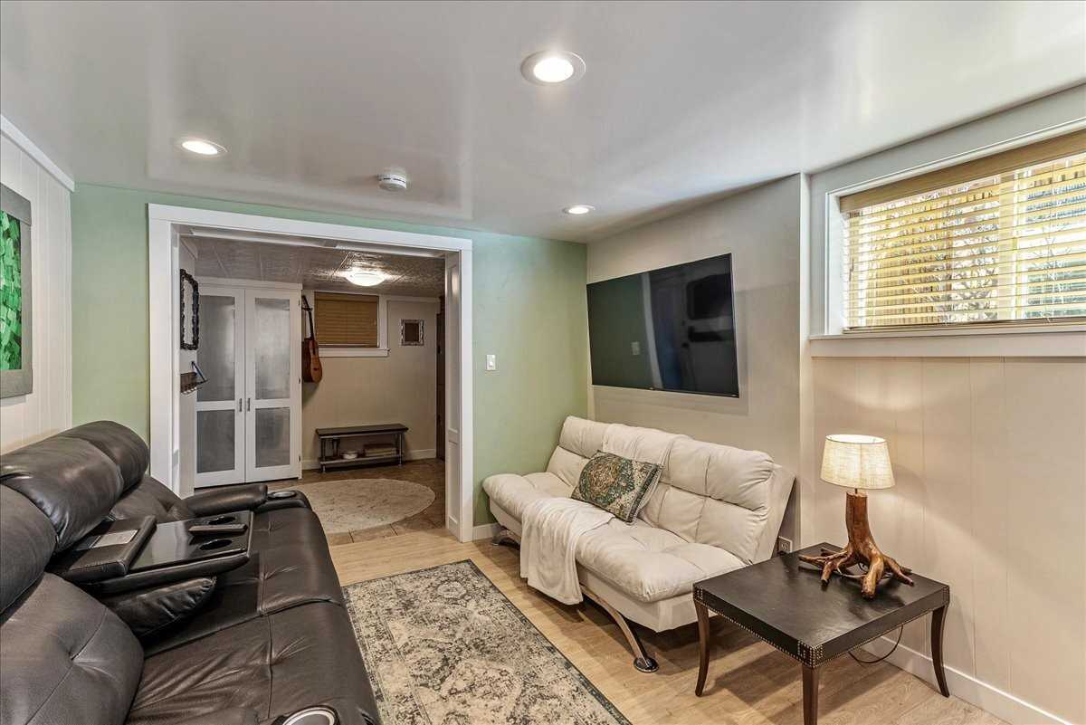 1538 Southeast #B - Photo 6 of 30