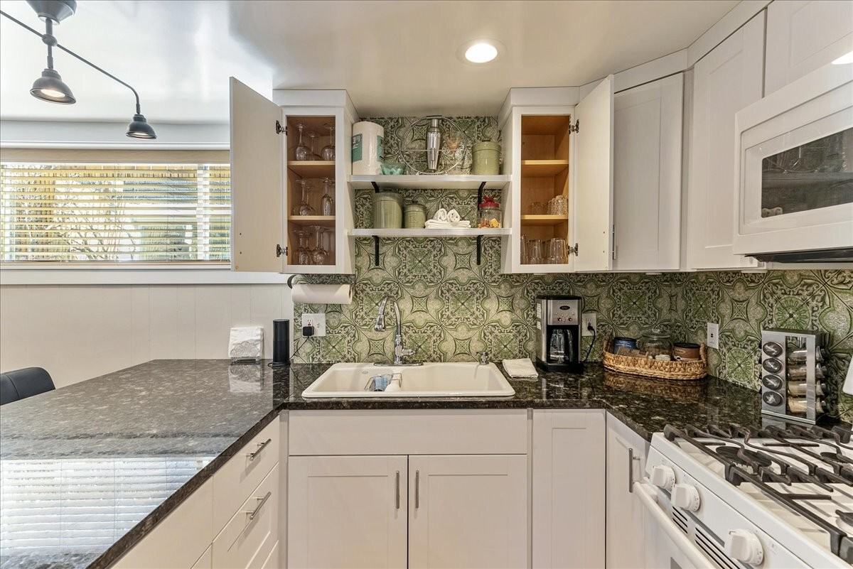 1538 Southeast #B - Photo 5 of 30
