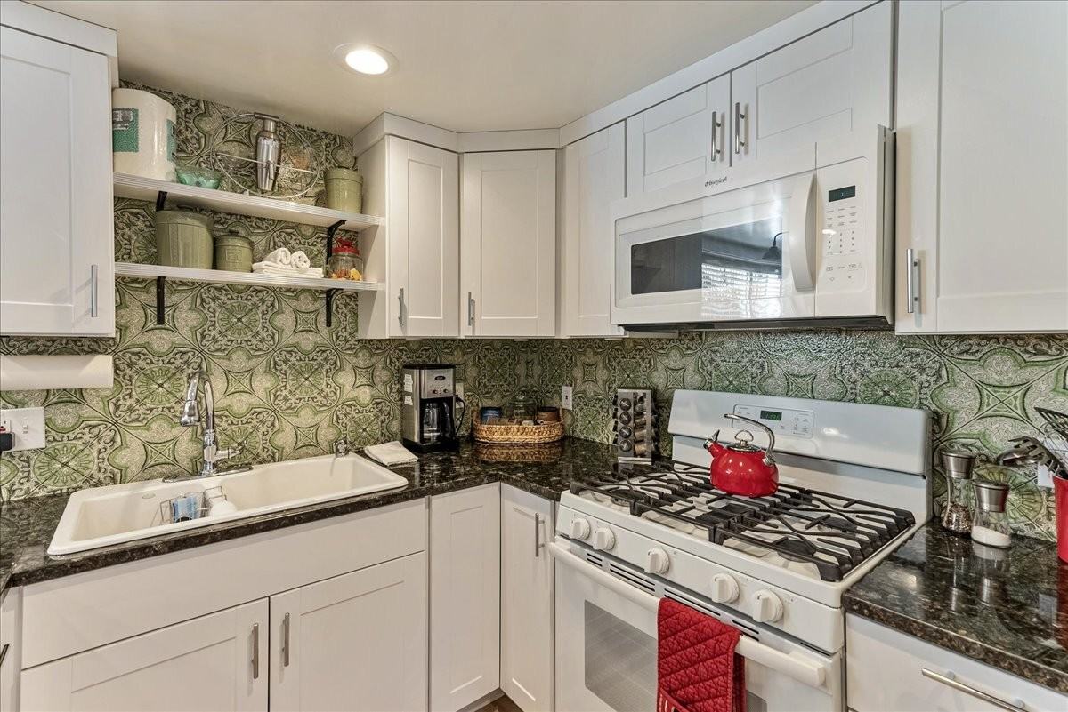 1538 Southeast #B - Photo 5 of 30