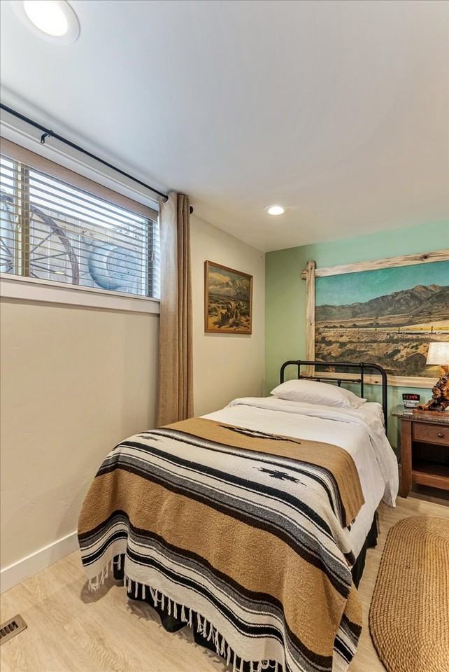 1538 Southeast #B - Photo 3 of 30