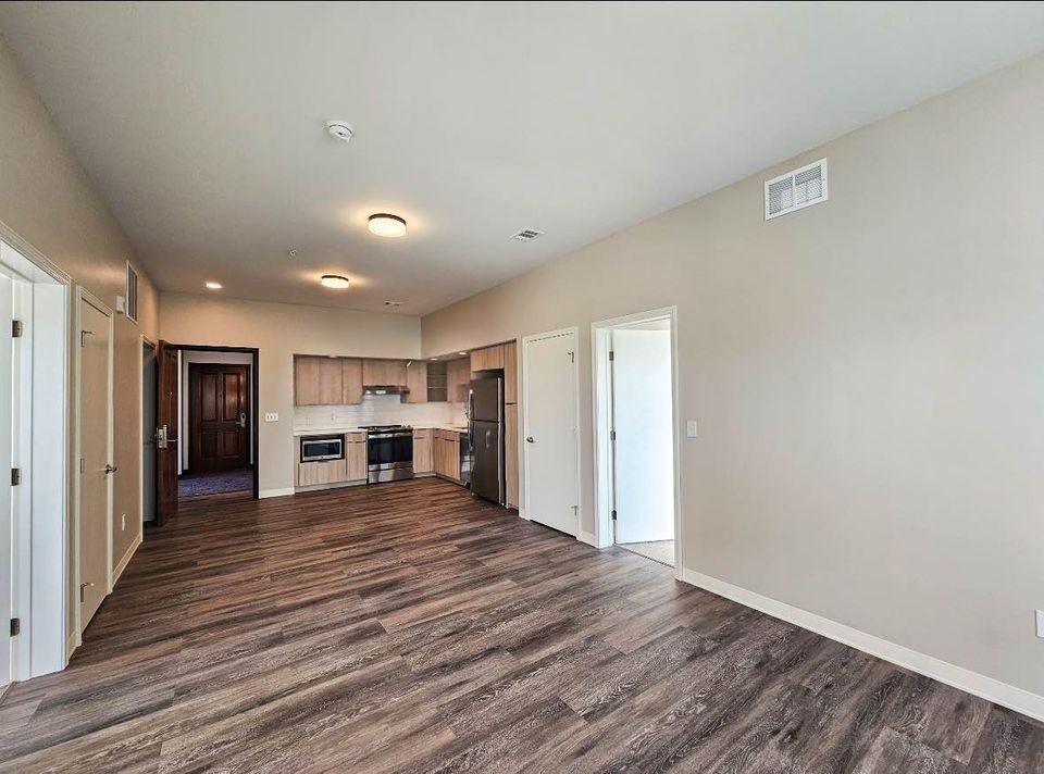 1901 Vine Street - Photo 2 of 5