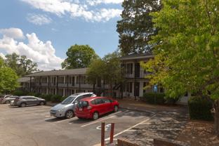 Affordable 1 bedroom units just 1 mile from UGA campus! - Photo 1 of 1