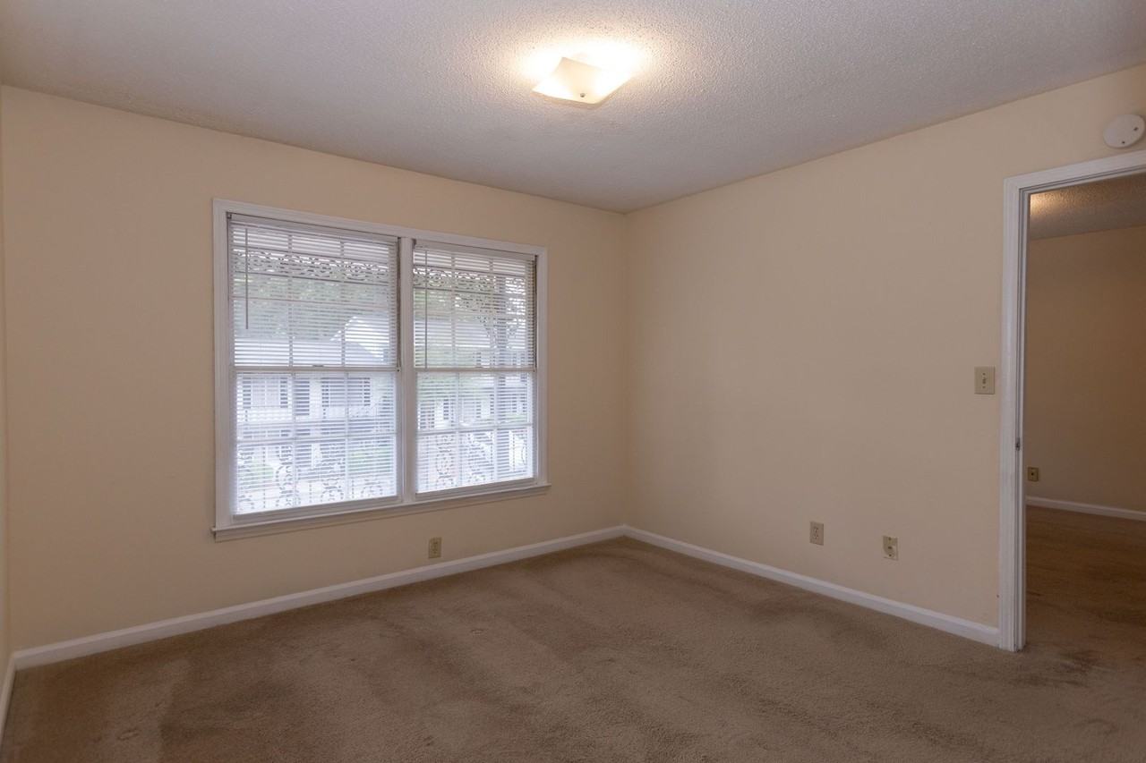 Affordable 1 bedroom units just 1 mile from UGA campus! - Photo 6 of 7
