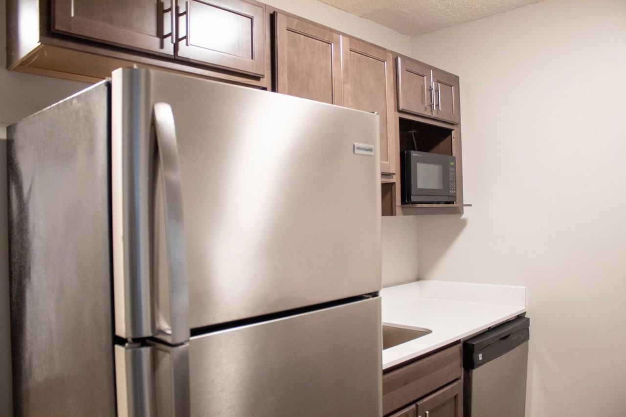 909 S Locust - Photo 4 of 35