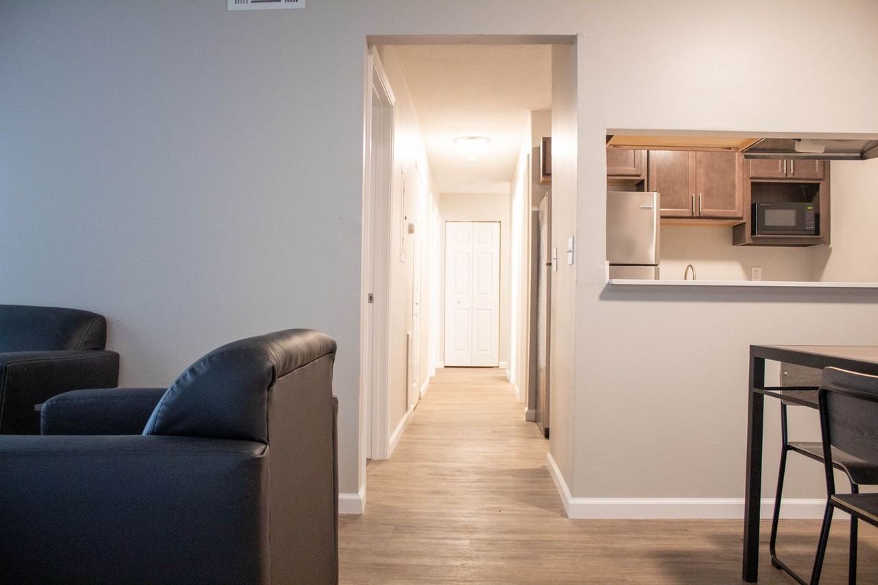 909 S Locust - Photo 6 of 35