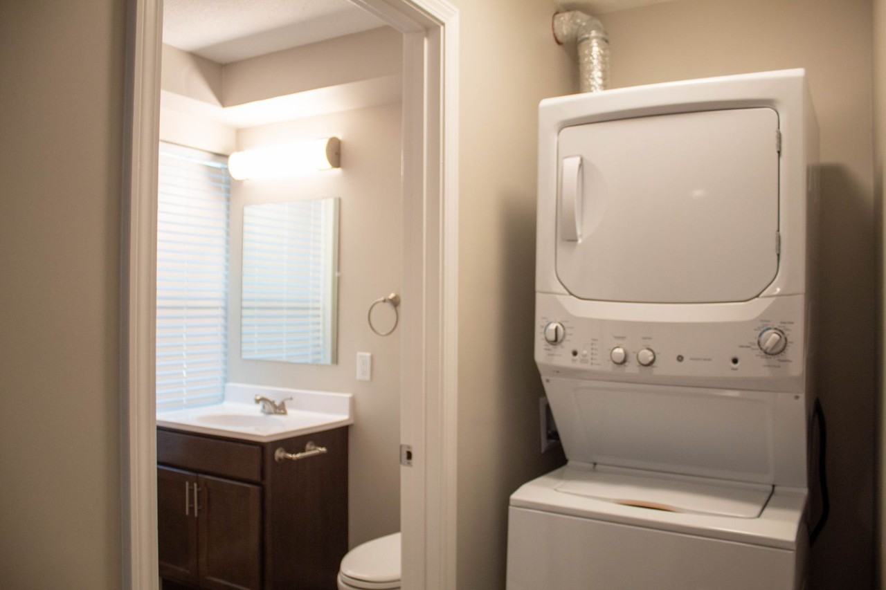 909 S Locust - Photo 7 of 35