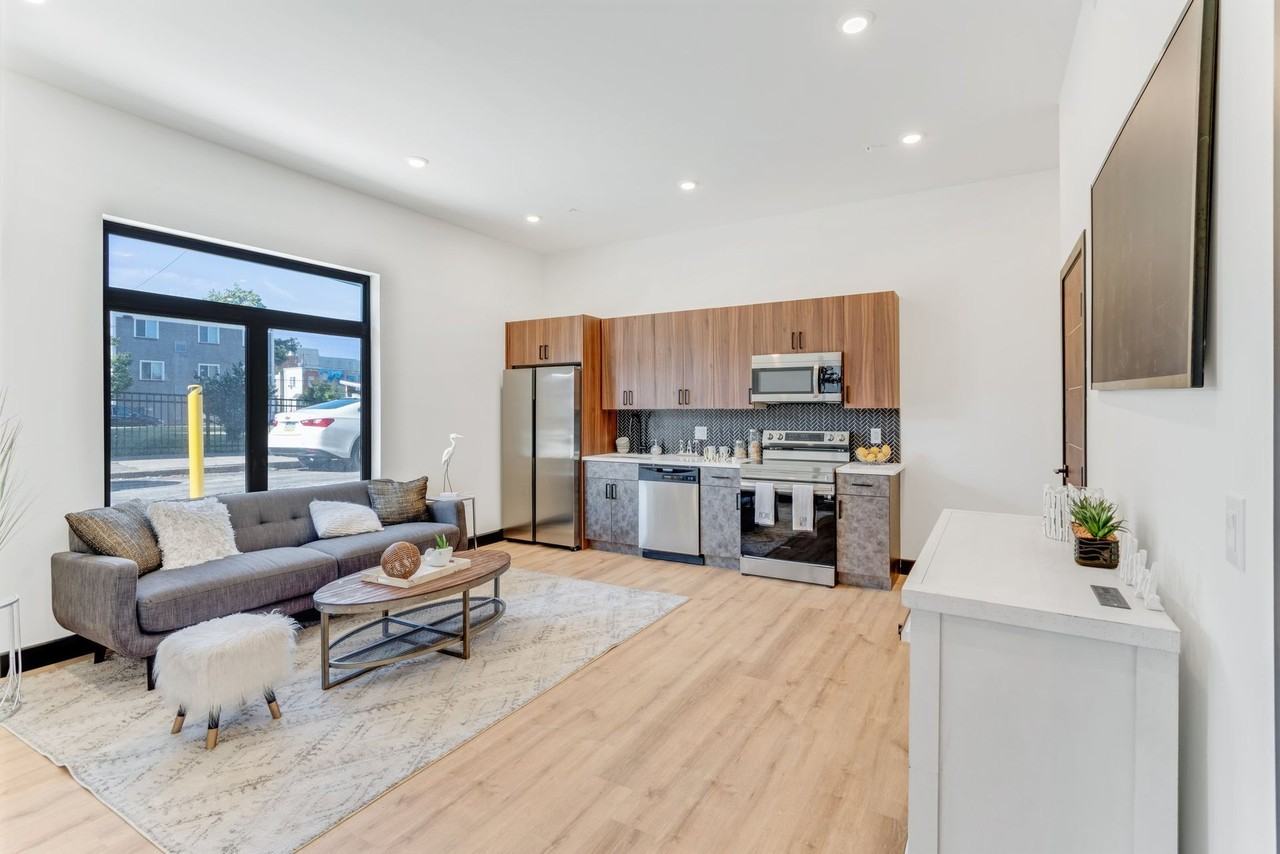 3315 Melon St - Photo 3 of 45