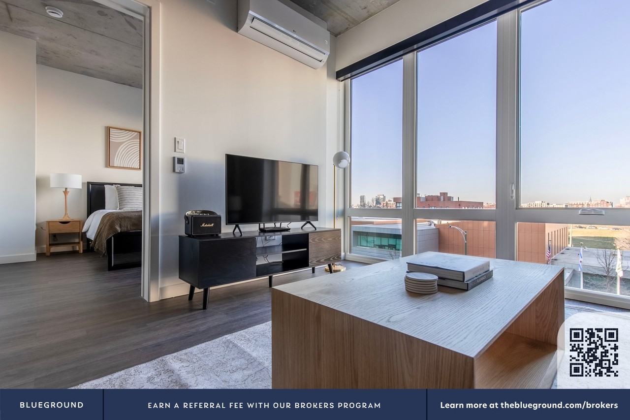 411 West Chicago Avenue - Photo 5 of 132