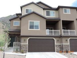 featured image of 1027 S Aspen Pl