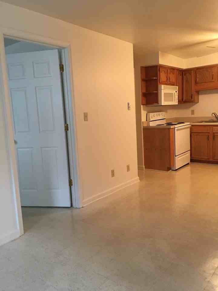 East Washington 104 Apts - Photo 2 of 8