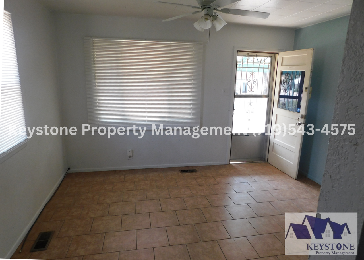 819 Troy Ave - Photo 4 of 17