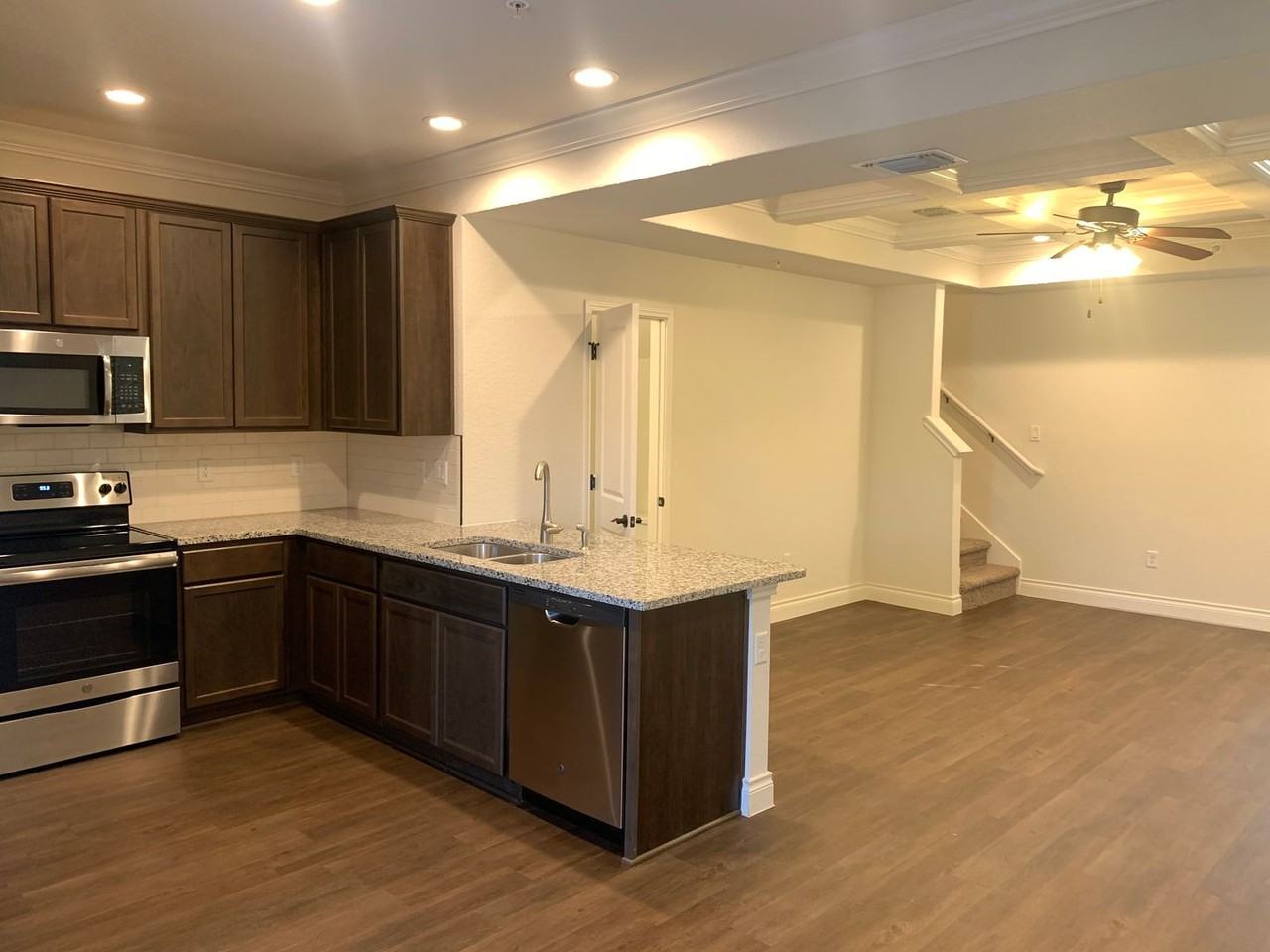 320 Untermaier St - Photo 3 of 21